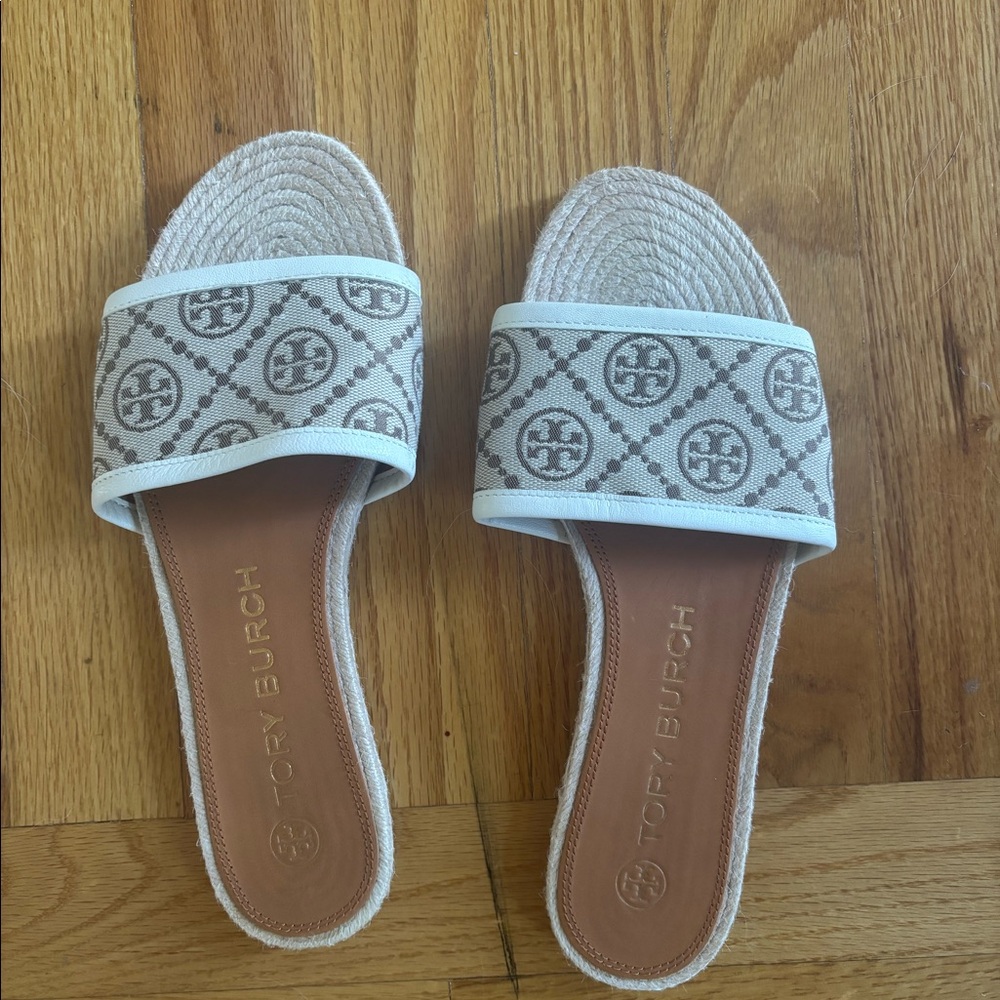 Tory Birch sandals size 8.